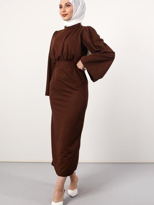 Göğsü Pelerinli Elbise Kahve Göğsü Pelerinli Elbise Kahve