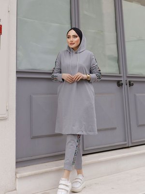 Kamuflaj Şeritli Kapüşonlu Eşofman Takımı Koyu Gri Kamuflaj Şeritli Kapüşonlu Eşofman Takımı Koyu Gri