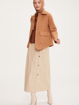 Önü Çıtçıtlı Ve Cepli Asimetrik Ceket Camel Önü Çıtçıtlı Ve Cepli Asimetrik Ceket Camel