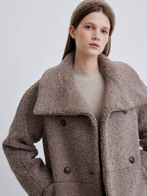 Carla Peluş Kaban Vizon