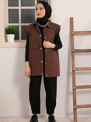 Kahverengi Kapak Cepli Çıtçıtlı Yelek Kahverengi Kapak Cepli Çıtçıtlı Yelek