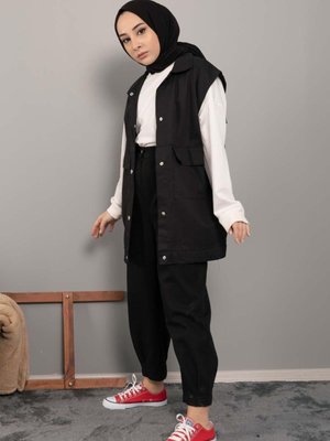 Siyah Kapak Cepli Çıtçıtlı Gabardin Yelek Siyah Kapak Cepli Çıtçıtlı Gabardin Yelek