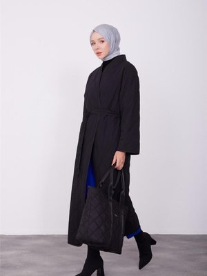 Kapitone Belden Bağlamalı Manto Siyah