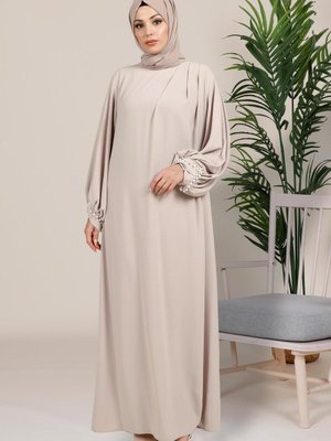Şark Kolları Pli Ve İnci Detaylı Bej Elbise