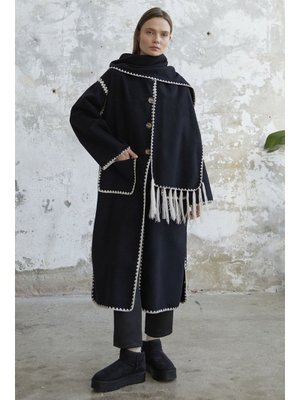 Siyah Atkılı Cepli Kaşe Uzun Ceket