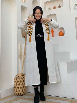 İncil Püskül Detay Desenli Triko Hırka Ekru