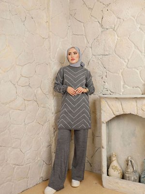 Gri Zikzak Desenli Pantolonlu Takım