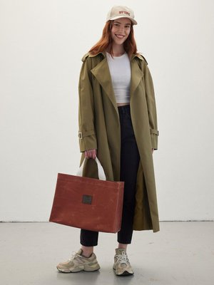 Kemerli Dökümlü Trençkot Yeşil Kemerli Dökümlü Trençkot Yeşil