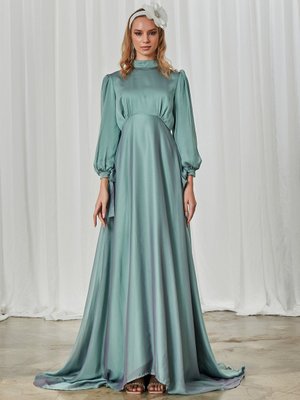 Su Yeşili Şifon Kuyruklu Abiye Elbise
