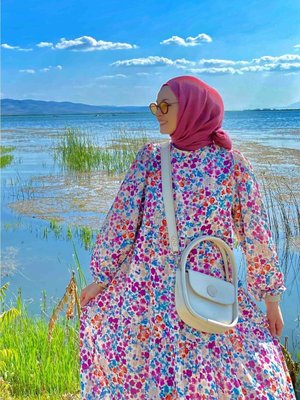 Yaz Çiçekleri Baskılı Elbise Bej Yaz Çiçekleri Baskılı Elbise Bej