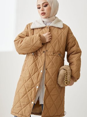 Alba Yakası Kürklü Büzgülü Mont Camel