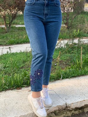 Koyu Mavi Çiçek İşlemeli Ve Taşlı Denim Pantolon
