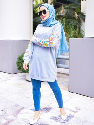 Gri Kolları Çiçek Desenli Uzun Sweatshirt Gri Kolları Çiçek Desenli Uzun Sweatshirt