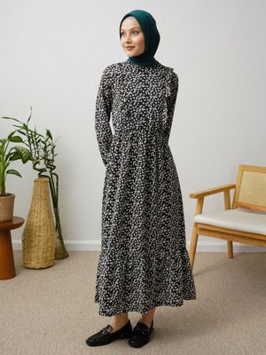 Siyah Çiçek Desenli Elbise Siyah Çiçek Desenli Elbise