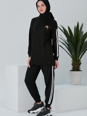 Sevimli Zürafalar Baskılı Şerit Detaylı Eşofman Takımı Siyah