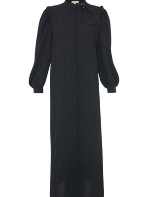 Yakası Fiyonk Detaylı Ferace Yakası Fiyonk Detaylı Ferace