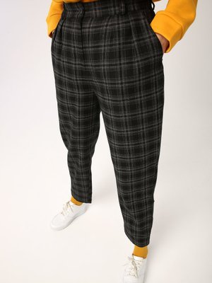 Siyah Gri Ekoseli Pileli Slouchy Pantolon