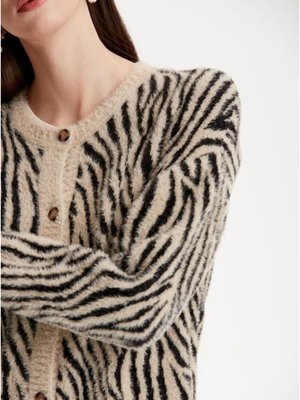 Zebra Desenli Triko Qks Hırka #23 12# Zebra Desenli Triko Qks Hırka #23 12#