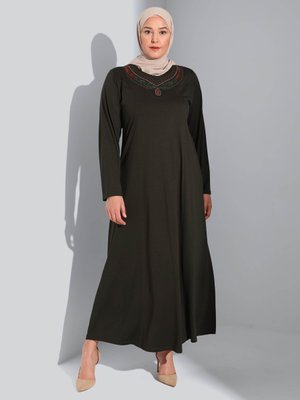 Haki Yakası Kolye İşlemeli Büyük Beden Elbise