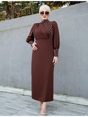 İnci Detaylı Kahverengi Özel Gün Elbisesi İnci Detaylı Kahverengi Özel Gün Elbisesi