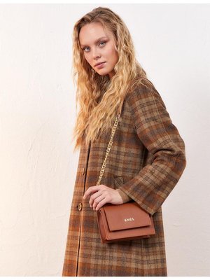 Premium Yün Ekoseli Düğmeli Geniş Yaka Kaban Camel Premium Yün Ekoseli Düğmeli Geniş Yaka Kaban Camel