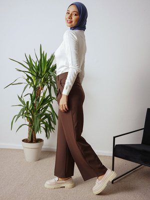 Kahverengi Krep Pile Detaylı Kumaş Pantolon