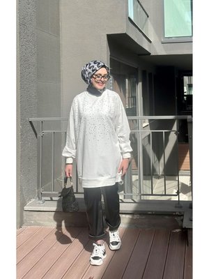 İşlemeli Sweatshirt İşlemeli Sweatshirt