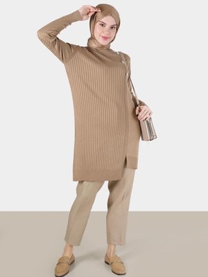 Kendinden Desenli Taşlı Düğme Detaylı Triko Tunik