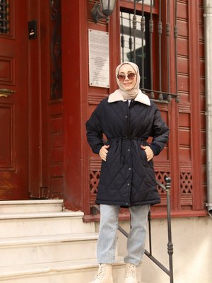 Yakası Kürklü Bel Bağlamalı Kapitone Mont Yakası Kürklü Bel Bağlamalı Kapitone Mont