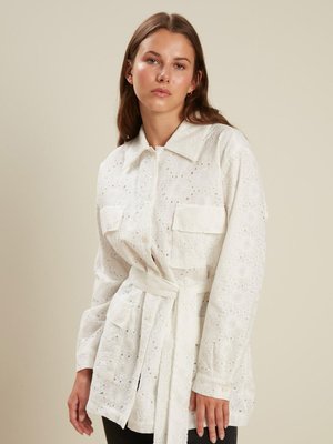 Fisto İşlemeli Ceket Ekru Fisto İşlemeli Ceket Ekru