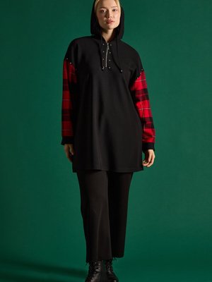 Büyük Beden Ekose Detaylı Sweat Siyah