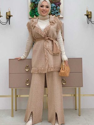 Püsküllü Yelek Yırtmaç Detay Pantolonlu Triko Takım Taba