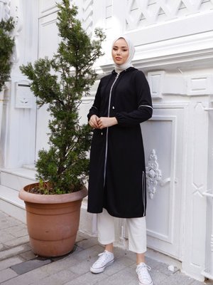 Önden Fermuarlı Biye Detaylı Kap Siyah
