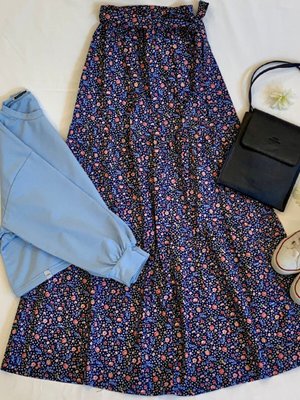 Bebe Mavisi Crop & Lacivert Küçük Çiçek Kat Kat Etek