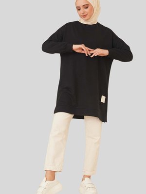 Siyah Yanı Yırtmaçlı Tunik