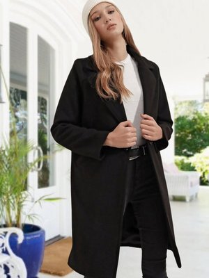 Siyah Yakalı Kaşe Kaban