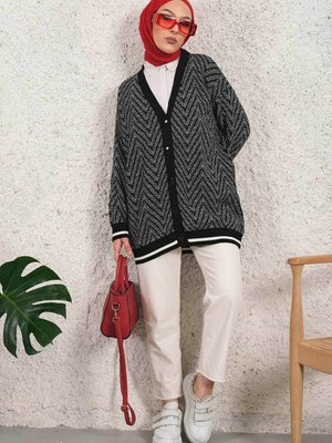 Siyah Modest Düğmeli Desenli Triko Hırka