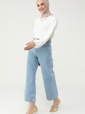 Geniş Paça Doğal Kumaşlı Kot Pantolon Buz Mavisi Casual Geniş Paça Doğal Kumaşlı Kot Pantolon Buz Mavisi Casual