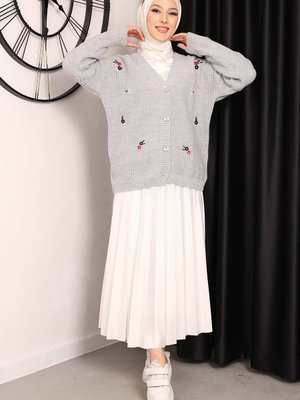 Gri Çiçek Nakışlı Triko Hırka