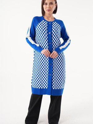 Damalı Düğmeli Uzun Saks Beyaz Hırka