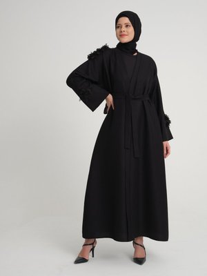 Siyah Petekli Kalın Kumaş Omuz Kol Detaylı Ferace Abaya Siyah Petekli Kalın Kumaş Omuz Kol Detaylı Ferace Abaya