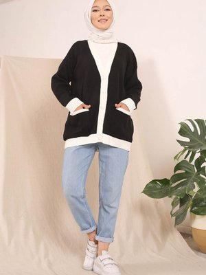 Siyah Düğmeli Cepli Triko Hırka