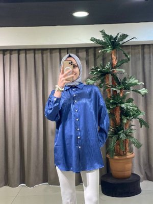 Kopya Jakarlı Düğmesi Taşlı Gömlek