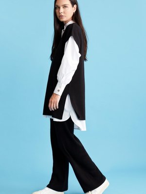 Siyah Regular Fit Geniş Paça Triko Pantolon V0088az21au