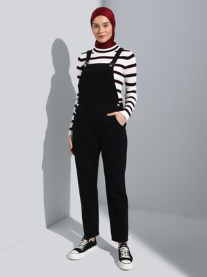 Doğal Kumaşlı Cep Detaylı Tulum Siyah Doğal Kumaşlı Cep Detaylı Tulum Siyah