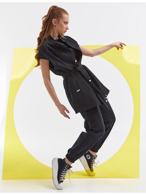 Gofreli Dik Yaka Yelek Siyah Gofreli Dik Yaka Yelek Siyah