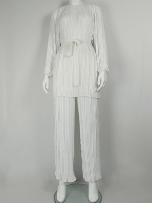 Pliseli İkili Takım Beyaz Pliseli İkili Takım Beyaz