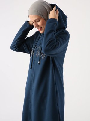 Koyu İndigo Büyük Beden Aplike Nakışlı Fermuarlı Hırka Koyu İndigo Büyük Beden Aplike Nakışlı Fermuarlı Hırka