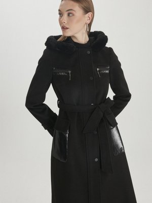 Kapüşonlu Cep Detaylı Siyah Kaşe Kaban