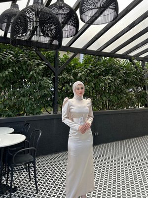 Bej Tesettür Kalem Abiye Elbise